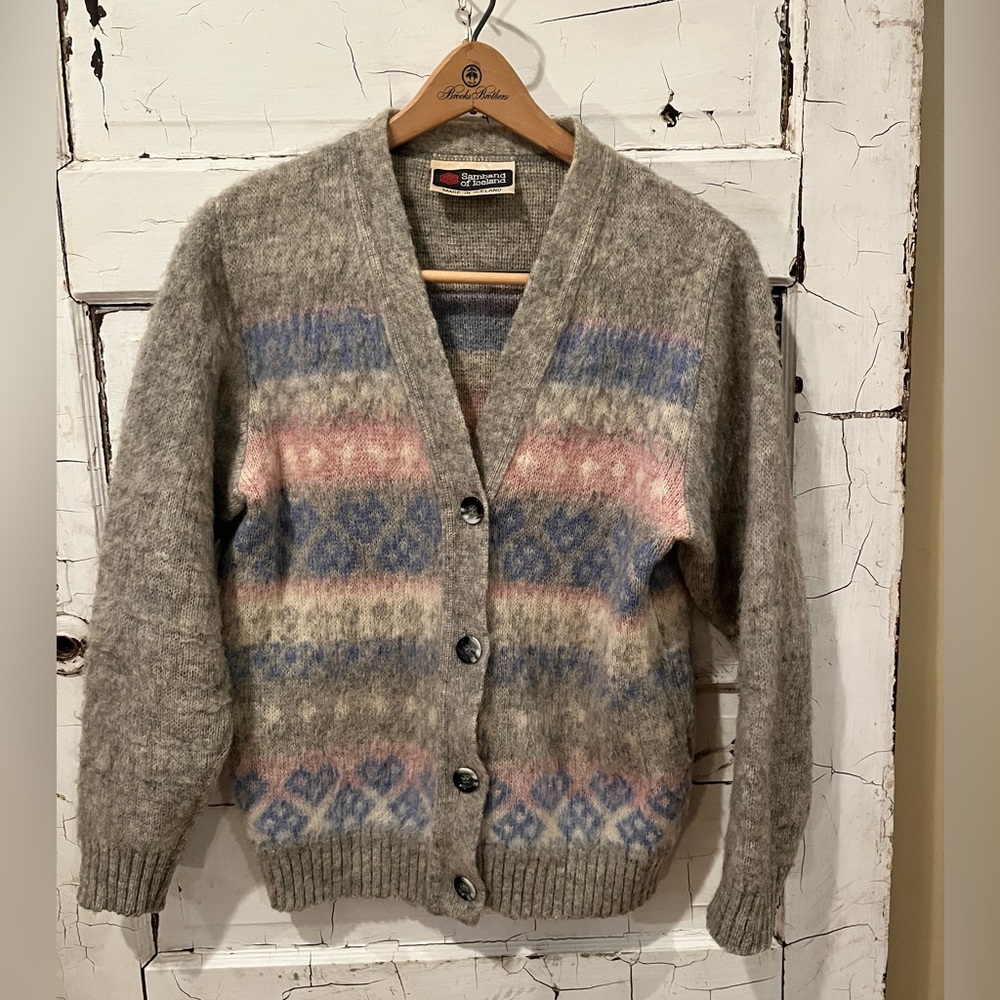 Vintage “Samband of Iceland “ 100% Wool Sweater Size M